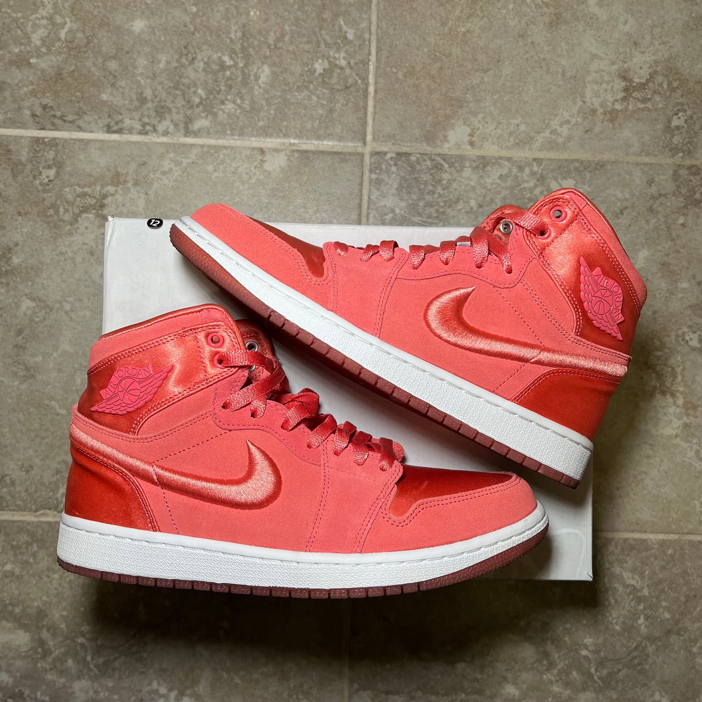 Jordan 1 Retro High “Season of Her Sun Blush” (SIZE 7.5)