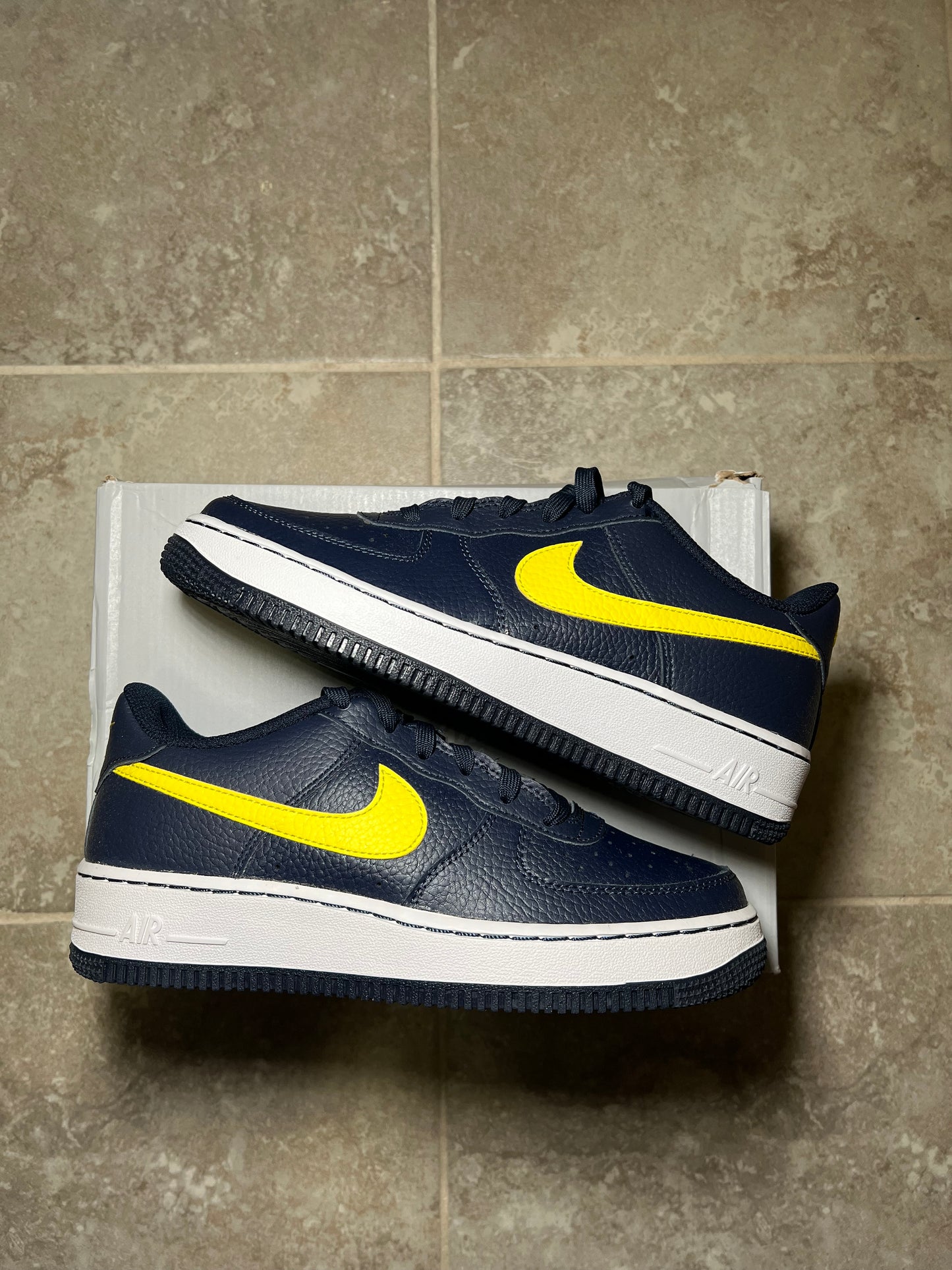 Nike Air Force 1 Low “Michigan” (SIZE 6)