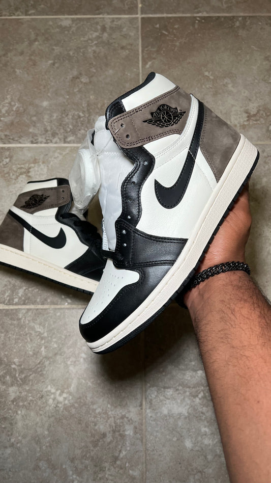 Jordan 1 Retro High “Dark Mocha” (SIZE 9.5)