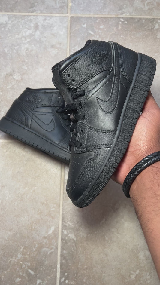 Jordan 1 Mid “Triple Black” (SIZE 3.5)